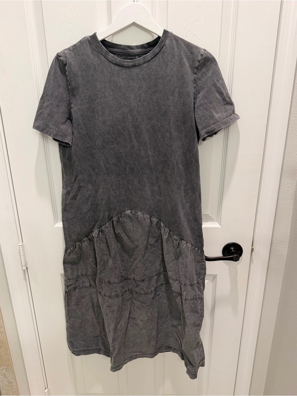 Zara charcoal gray acid-wash tiered t-shirt midi dress Medium